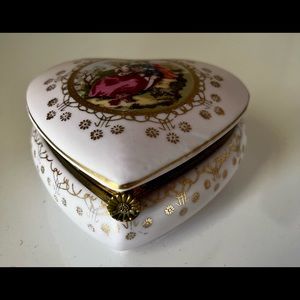 Lefton heart box hinged lid. 4” gold leaf painted scene
